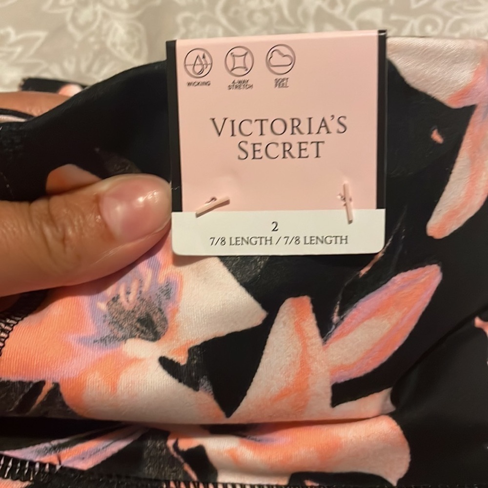 NWT Victoria’s Secret Active workout set BLACK AND PINK size small - Picture 6 of 12